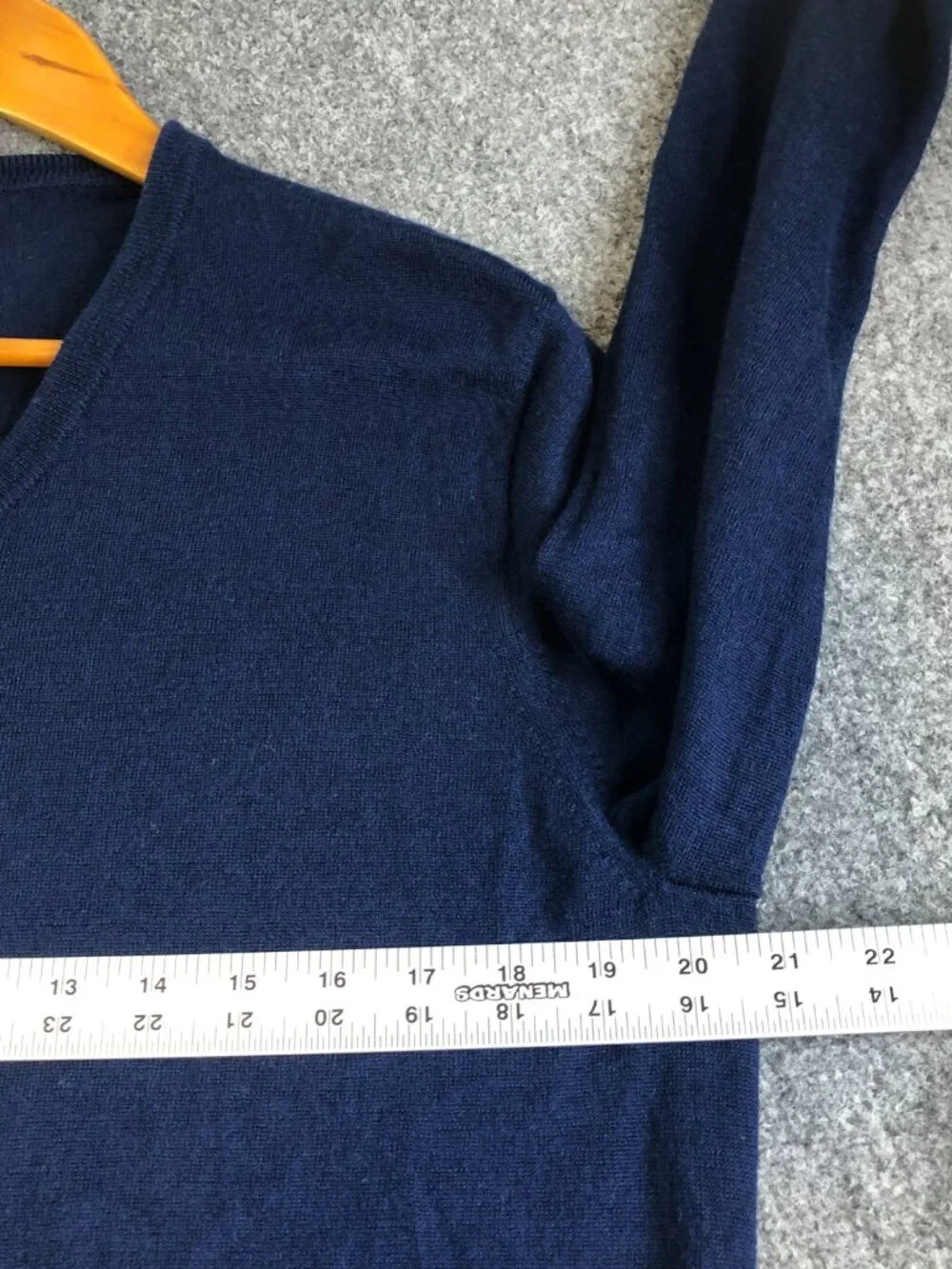 J Crew Sweater Mens XL Blue 100% Merino Wool V-Neck Minimalist Lightweight